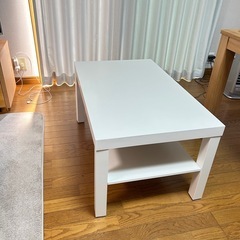 イケヤのテーブルの画像