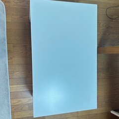 イケヤのテーブルの画像