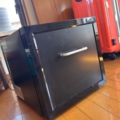 無料、ジャンク品、ミニ冷蔵庫の画像