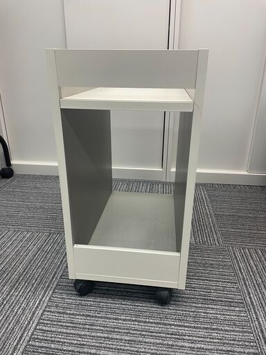 コクヨ　オフィス用デスクとぺスパ木製キャビネット（中古）2