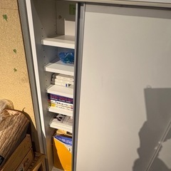4/20までの引取限定　オフィス薄型棚の画像