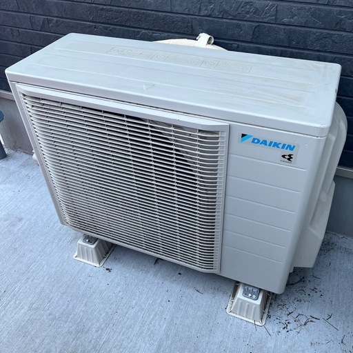 【美品】2023年製 ダイキン エアコン 18 畳用 200V F563ATEP-W