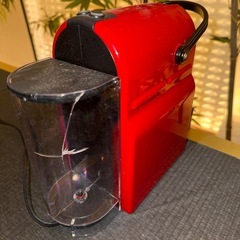 NESPRESSO イニッシア レッド コーヒーメーカーの画像