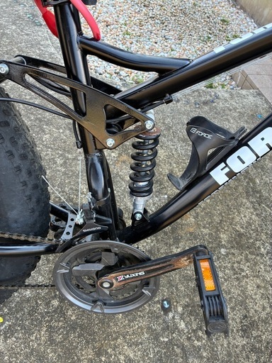 自転車　マウンテンバイク　極太タイヤ　空気入れ付
