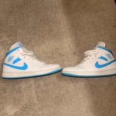 Nike  Air Jordan 1 Mid "UNC" の画像