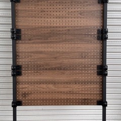 突っ張り式 有孔ボード パーテーションの画像