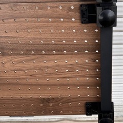 突っ張り式 有孔ボード パーテーションの画像