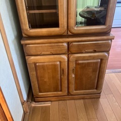 美品です^_^食器棚①の画像