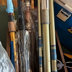 釣具色々まとめて　釣竿　クーラーボックス　浮きなど　海釣りの画像