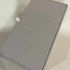 時計とティッシュボックスの画像