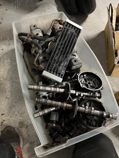 XJR400 シリンダーヘッド等 部品多数