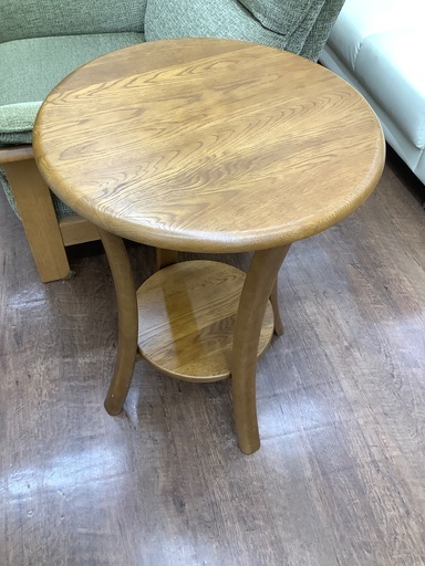 浜本工芸のラウンドテーブルです。