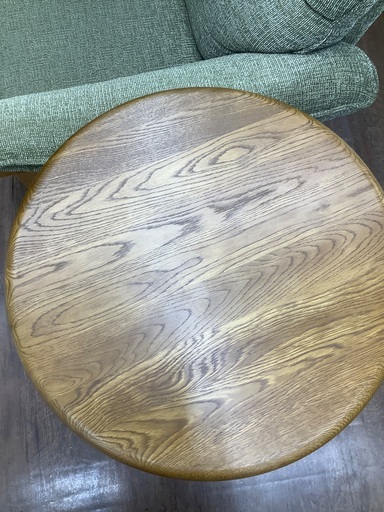 浜本工芸のラウンドテーブルです。