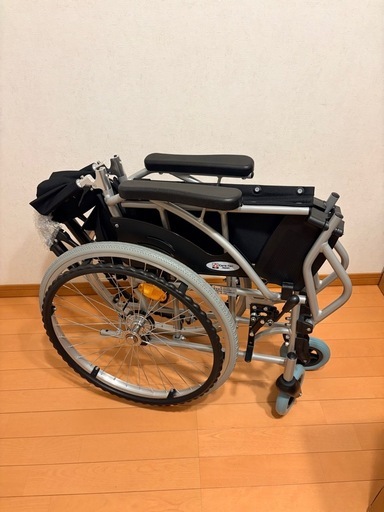 【未使用品】車椅子　折りたたみ式