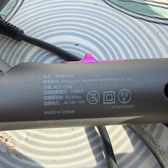 ヘアドライヤー 動きますが破損ありの画像