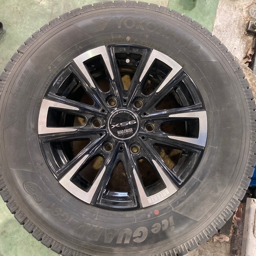 ほぼ未使用ハイエース用アルミホイール付きYOKOHAMAスタッドレスタイヤ