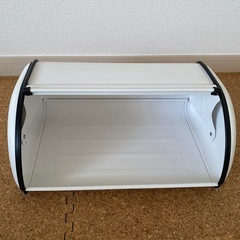 ブレッドケース　3coins  スリコの画像