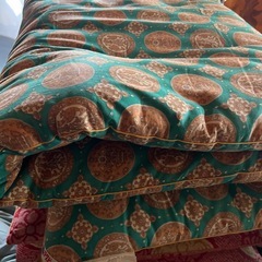 美品です^_^一枚100円　敷布団の画像