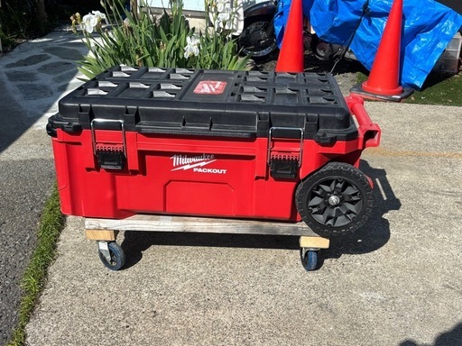 Milwaukee PACKOUT 大型ローリングストレージボックス