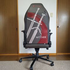 【美品】Secretlab TITAN Evo The Witcher シークレットラボ ウィッチャー ゲーミングチェア XLサイズ 4Dアームレスト 調節可能ランバーサポートの画像