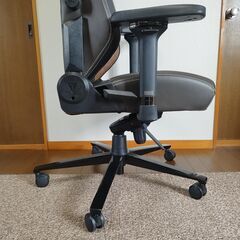 【美品】Secretlab TITAN Evo The Witcher シークレットラボ ウィッチャー ゲーミングチェア XLサイズ 4Dアームレスト 調節可能ランバーサポートの画像