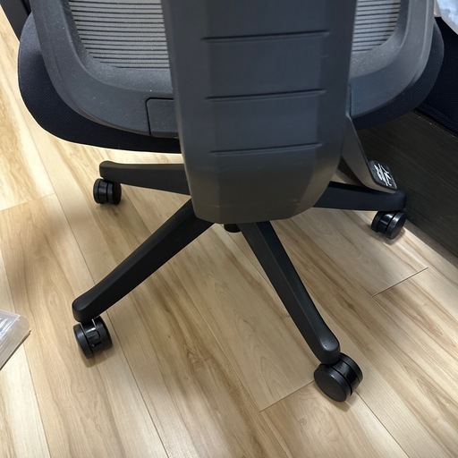 オフィスチェア メッシュ 独立式ランバーサポート 前傾機能 座面奥行き調整 フットレストなし ブラック