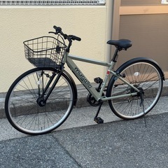 カゴとオートライト付きで捕まりにくいクロスバイク イオンバイク・ムジェロCの画像
