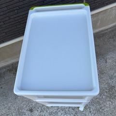 プラスチック製　収納棚の画像