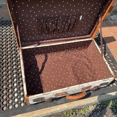 アンティーク風スーツケースの画像