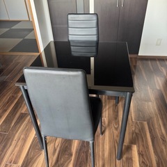 ダイニングテーブルの画像