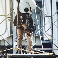 日給18,000円スタート｜月収45万可｜大手ゼネコン新築／鳶工（正社員） の画像