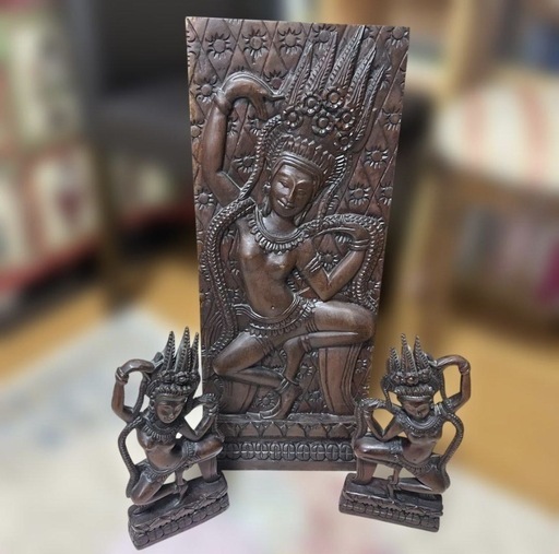 カンボジア王国　アンコールワット木製彫刻セット