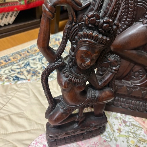 カンボジア王国　アンコールワット木製彫刻セット