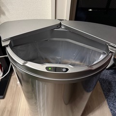 【ほぼ新品】電動ゴミ箱の画像