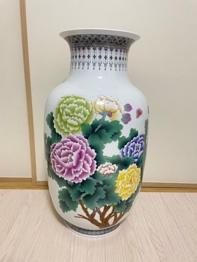 大きめサイズの牡丹柄手書き花瓶