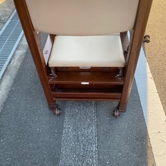 家具調ポータブルトイレの画像
