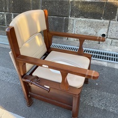 家具調ポータブルトイレの画像