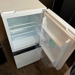 NO B993?福岡市内配送設置無料✨?ハイセンス 【右開き】130L 2ドア 