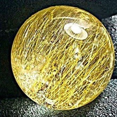 天然タイタンルチルクォーツ 丸玉　金針水晶太陽放射　レアの画像