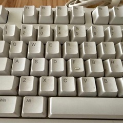 ホワイトメカニカルキーボード USB接続 有線の画像