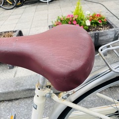 『ＳＡＬＥ　３０％』　　ママチャリ　２６インチ　自動ライト　カゴ　付き　白　配達可能の画像