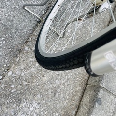 『ＳＡＬＥ　３０％』　　ママチャリ　２６インチ　自動ライト　カゴ　付き　白　配達可能の画像