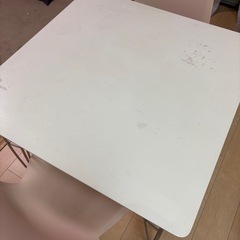 【無料】ダイニングテーブル＆椅子2脚セット（正方形・ピンク）の画像