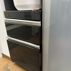 食器棚　カップボードの画像