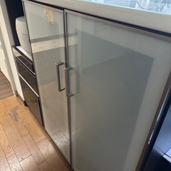 食器棚　カップボードの画像