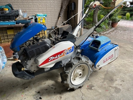 耕運機、管理機、草刈機、運搬車あります