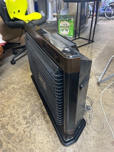 万代店　【極美品】コロナ 密閉式石油ストーブ FF-AG6823H 2023年製 通電確認済み アグレシオ ダークウッドブラウン 鉄筋