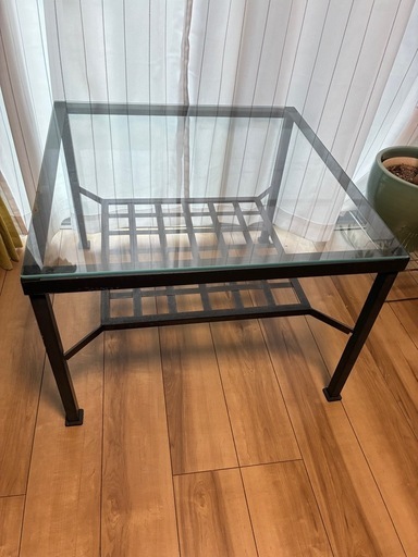 IKEA GRANAS グラナス 強化ガラスコーヒーテーブル（大型） IKEA Granas Glass Top Coffee Table - AptDeco