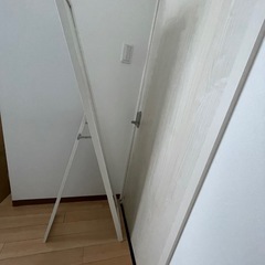IKEAスタンドミラー(白)
の画像