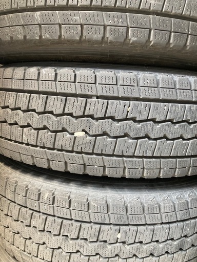 ハイエース用ホイール。ザイン195/80/15タイヤ付き